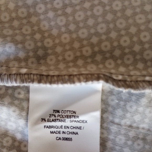 2 pieces:  grey & white cotton blouse & navy blue zip front sweater with pockets - Picture 3 of 9